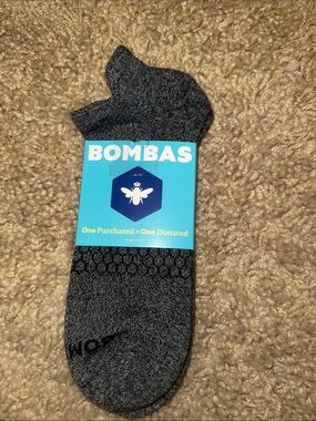 NWT Bombas Gray and Black Ankle Socks (1 Pair)